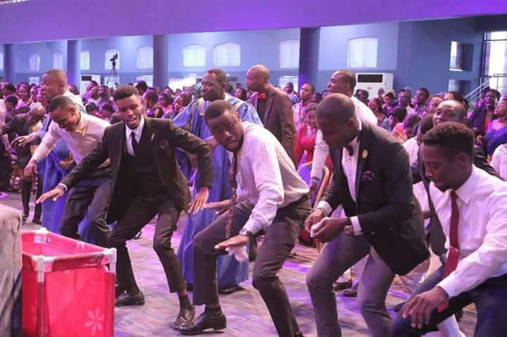 The_Real_EBUKA's tweet photo. When you come late to a party, and they tell you jollof rice has not finished https://t.co/Dck0GGxesh