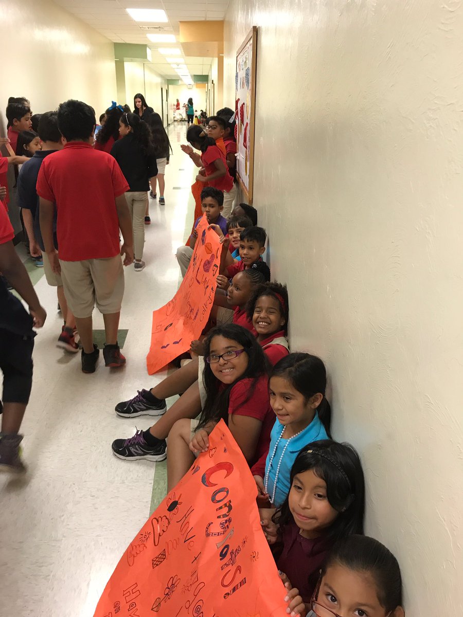 grade2pse's tweet photo. So proud of our Lely seniors! Congrats! @ParksideProud https://t.co/w3xyk5QsSe