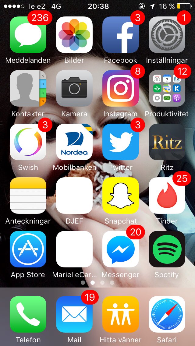 MarielleCarlman's tweet photo. När bästavän rört min telefon och lämnat fina avtryck efter sig https://t.co/NfXZps9P9l