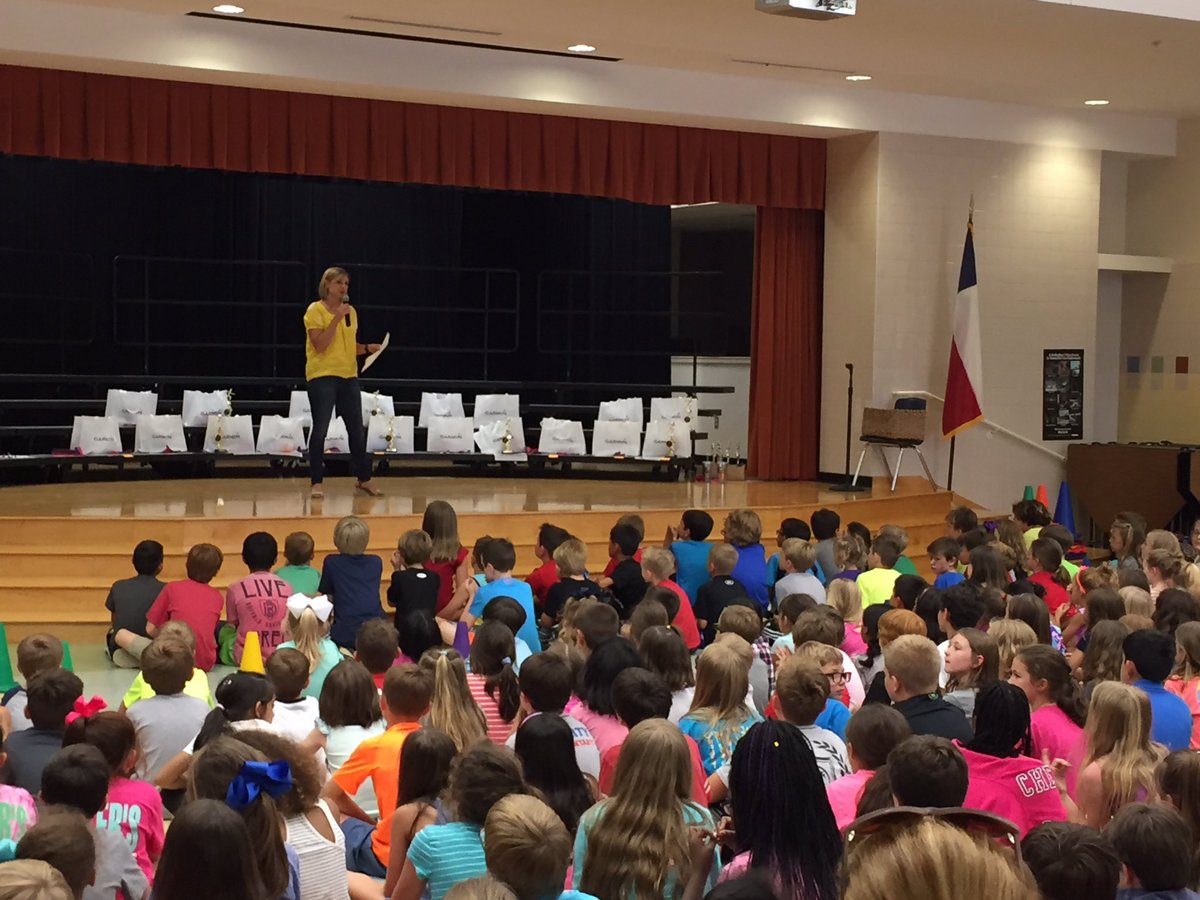 thelesbuglady's tweet photo. Morning mile celebration!! Check out our running Eagles!! @KellerISD @LibertyElemKISD https://t.co/UwJ4LqX6NC