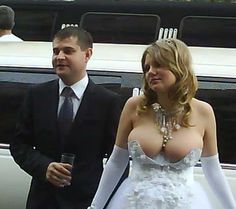 We don't advise on wedding dresses... tennysoncollective.com/single-post/20…