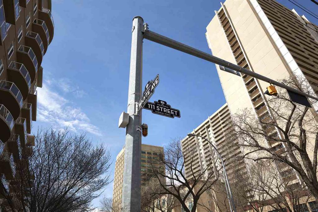 We have a 2 bedroom and 1.5 bathroom available on Whyte! For more information on this condo and others please visit: bit.ly/2sir1RK