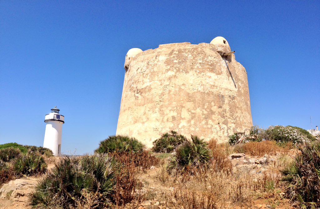 viaggiosardegna's tweet photo. La Torre e il faro di Porto Conte ad #Alghero una delle tantissime torri costiere della #Sardegna . https://t.co/TuWCzfR1Ny