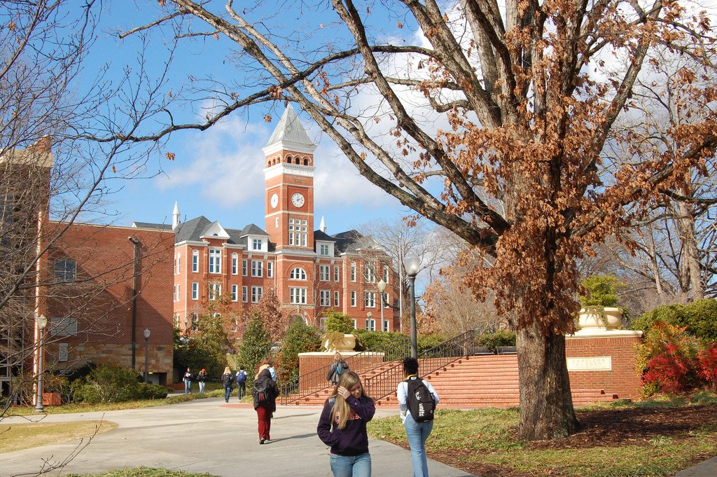 SpeakerBoot's tweet photo. There are over 4,000 colleges/universities! How are you reaching your potential speaking market? Learn how at https://t.co/y1AfrEYQqD https://t.co/XDdspQ9Med