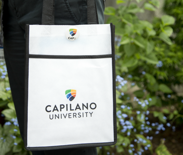 CapilanoU's tweet photo. #ExploreCapilano Night is tonight! Don't forget to pick up your #CapilanoU bag &amp; enter to win $500 in tuition! https://t.co/7701uykFJX https://t.co/CJVmUu7i04