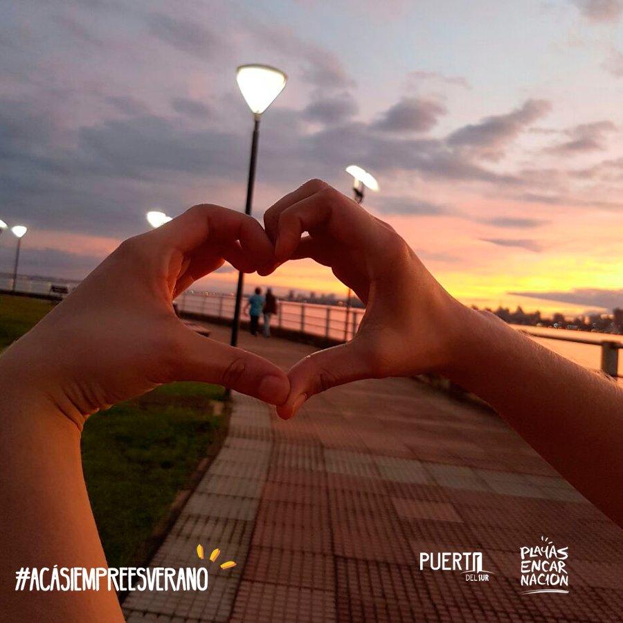 PlayasEncar's tweet photo. Usa el amor como un puente. 🎤 
#PlayasEncar https://t.co/YUOdPykZST