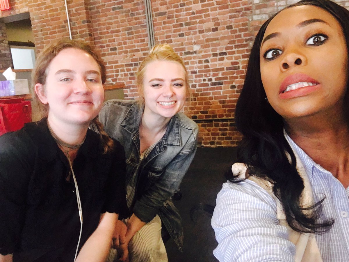 PatternIntern's tweet image. Happy Tuesday from a few of your favorite #PatternIndy interns! ✨-- aa