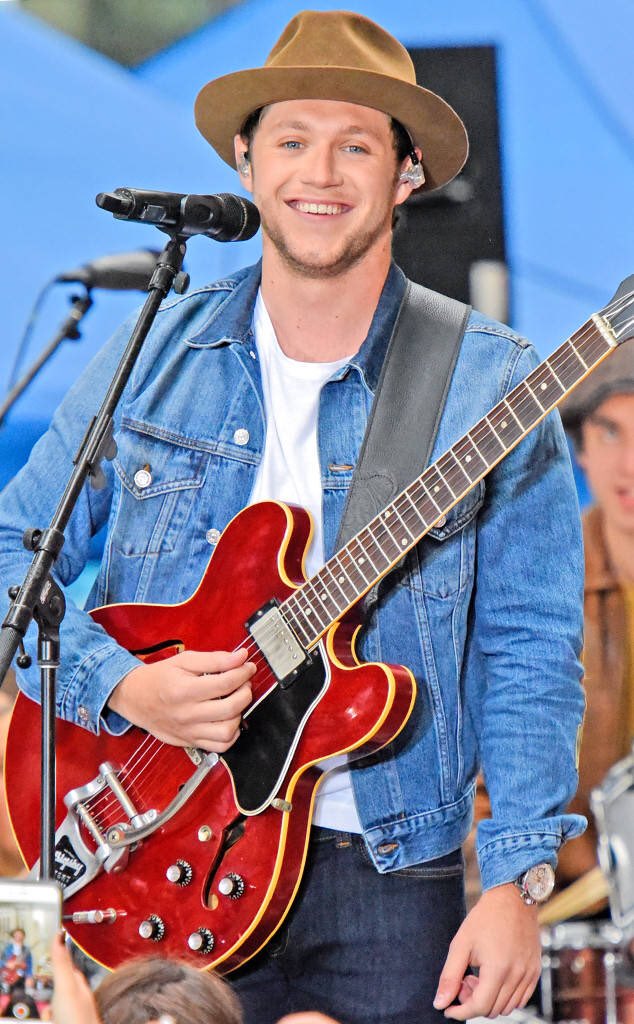 talking_ginx's tweet photo. Este lindo hombresito no fuda en ayudar a quienes realmenteclo necesitan. Si se trata de una causa benefica #Niall4MMVA https://t.co/YmURiT3YZN