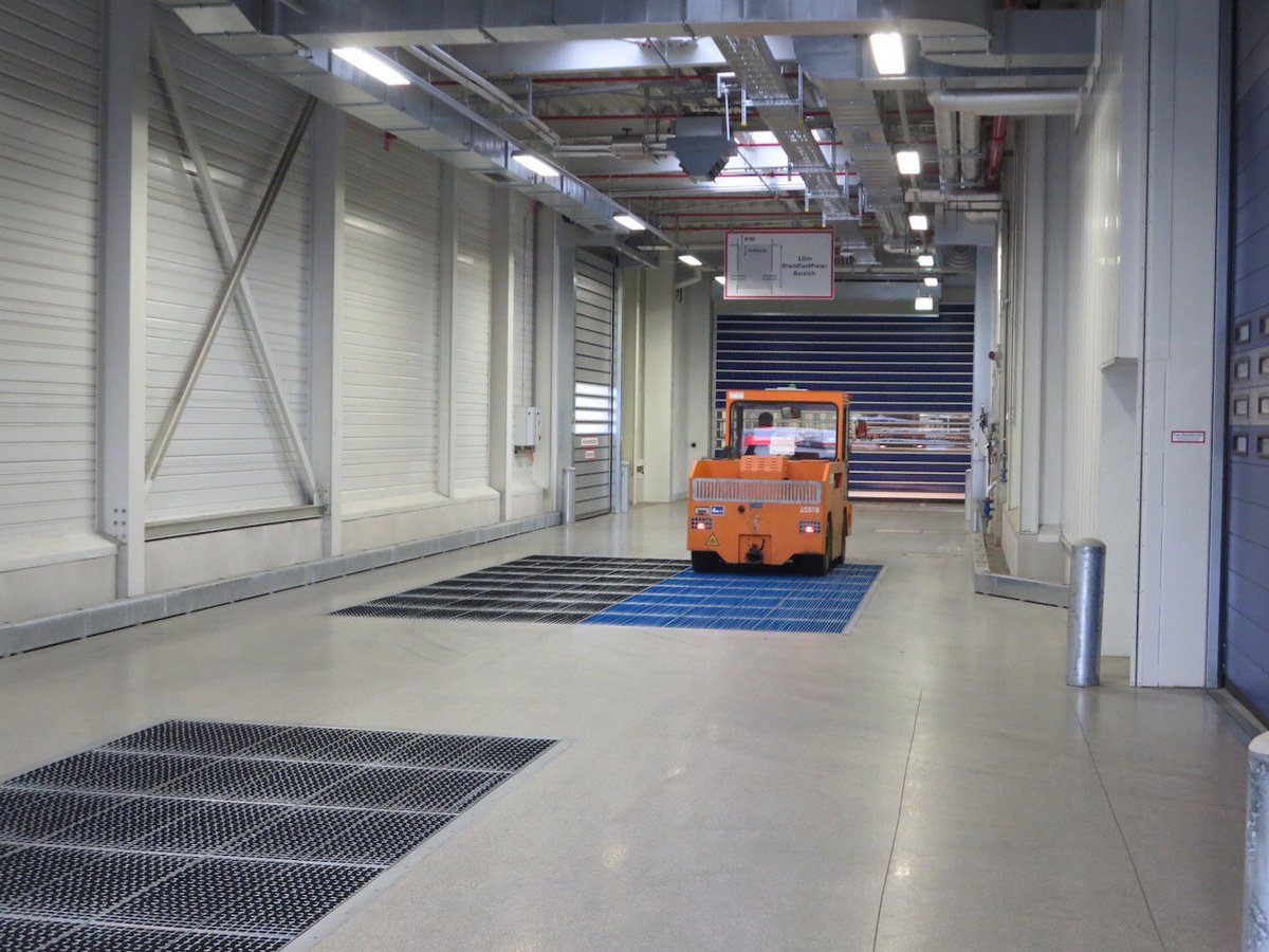 CleanFacility's tweet photo. @AreaDevelopment @business @DoubleTGolle Great News for #manufacturing #Industry40 Mitigate dirt and dust in your #production #facility -www.factory.cleaning increase #productivity https://t.co/zYfLJsCVaY