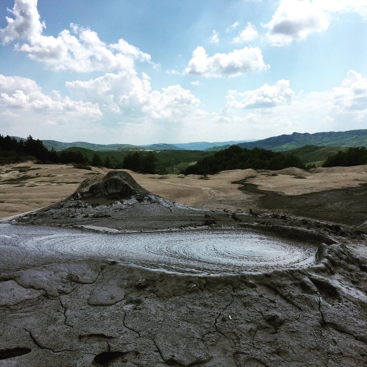 laura_quick's tweet image. Currently in the Romanian Carpathians with @boris_gailleton looking at tectonic geomorphology 😎#fieldassistant