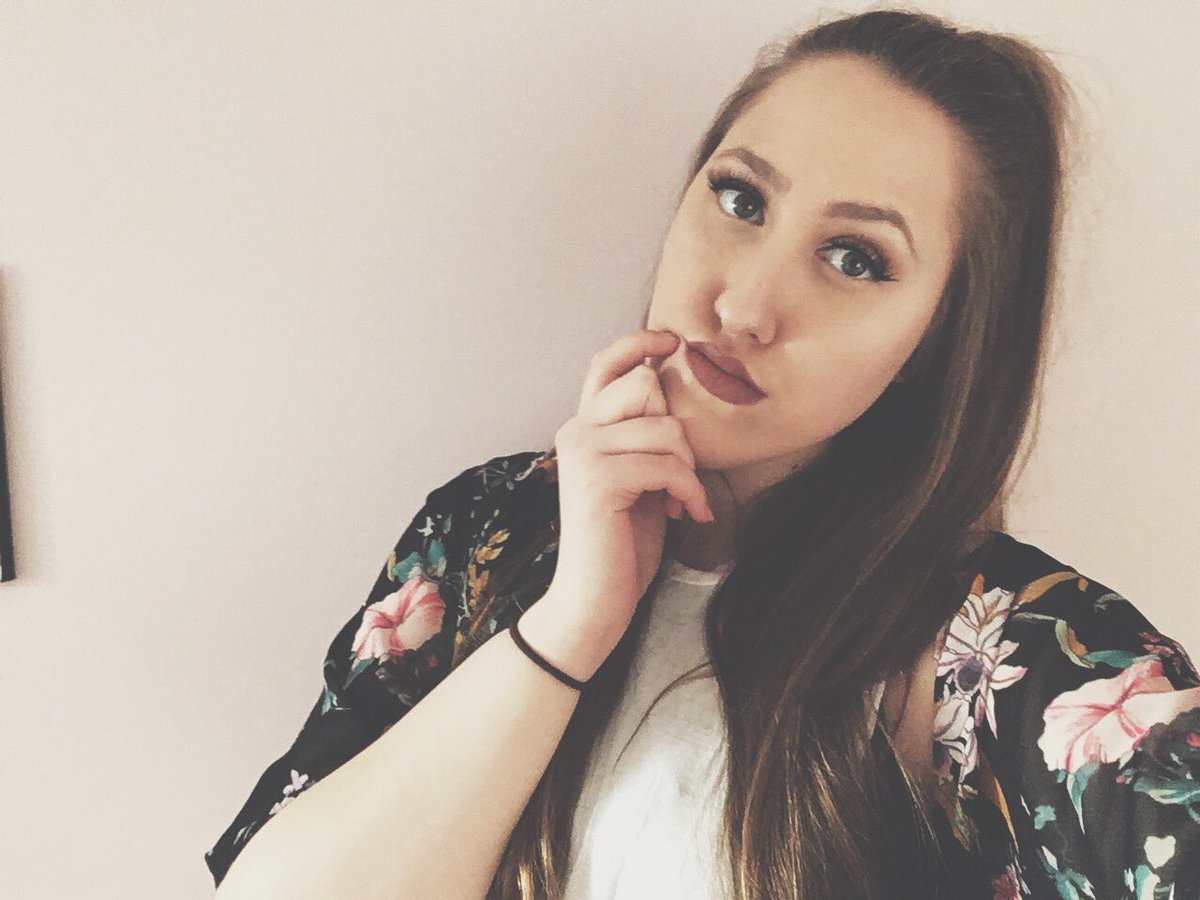 maximumdolans's tweet image. #TuesdaySelfie 😛