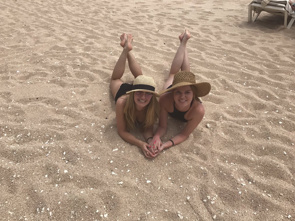 Brooke_F_'s tweet photo. Happy 18th @Claire_Alme 💚 thanks for being my glax coach https://t.co/I09xiGKKoW