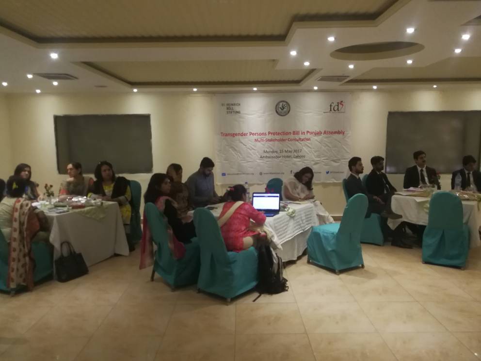uzmafdi's tweet photo. Multi stakeholders consultation on recently tabled bill on transgender persons protection in Punjab Assembly by Dr. Nausheen Hamid #fdi #hbs https://t.co/dR3ov13hZP