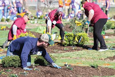 LindaGalipeau's tweet photo. How does your organization leverage #technology to attract #millennials? https://t.co/1I5BWaWt9o via @LandscapeMgmt https://t.co/rCt8wY54DC