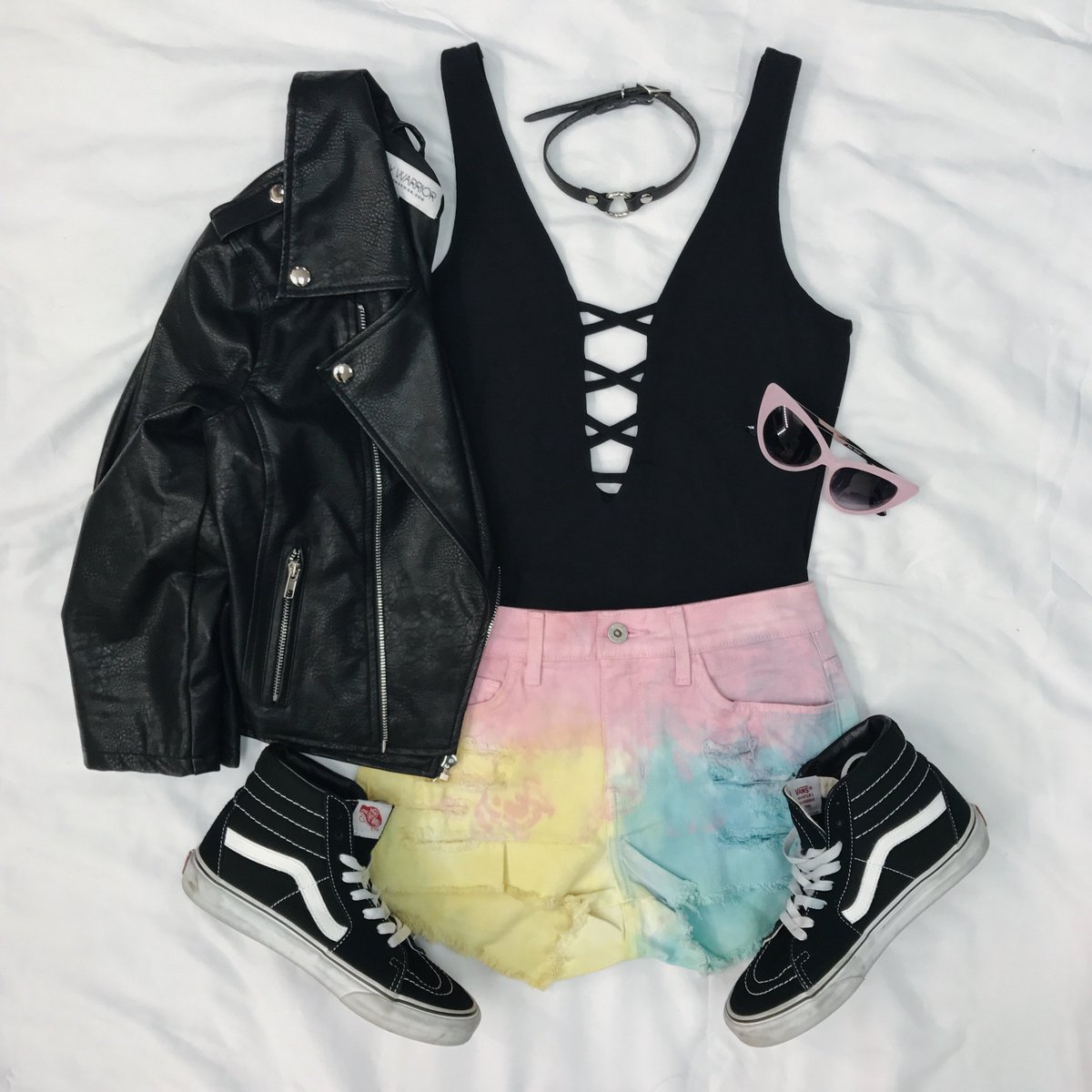 GypsyWarrior's tweet photo. #ootd with our favorite tie-dye shorts! 🌸 LAST DAY to take 40% off EVERYTHING with code "MDW40" 
https://t.co/nade5E0yGM https://t.co/fz2HZSerDW