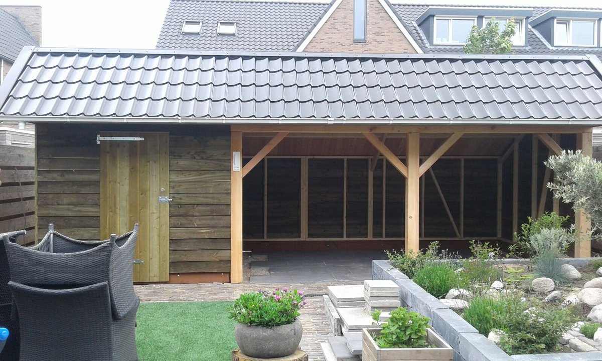 WvanLingen's tweet photo. Drentse kapschuur met berging geplaatst te #Assen. https://t.co/NkY37nLtpH