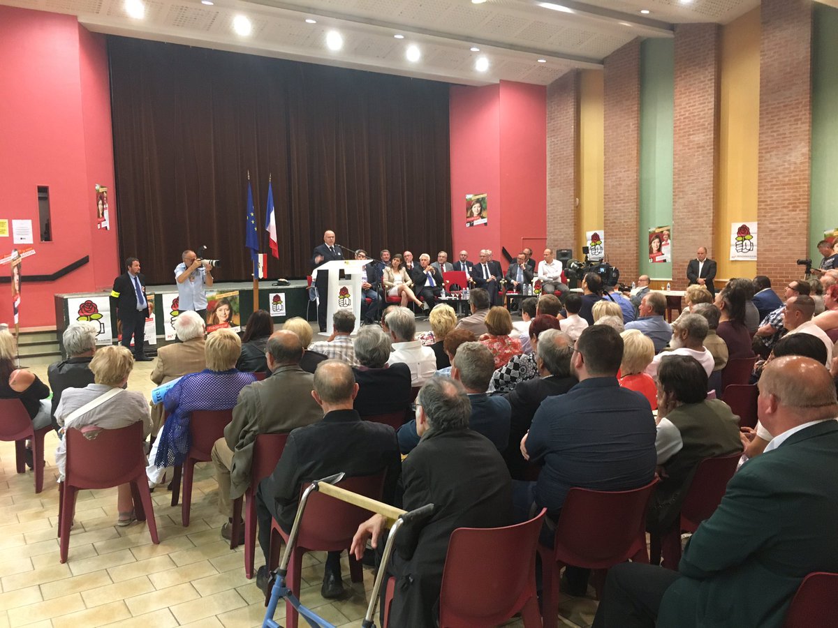BCazeneuve's tweet photo. Je ne veux pas laisser le Président de la république en tête à tête avec la droite #électionslégislatives #Lens https://t.co/i5LskXI1RY