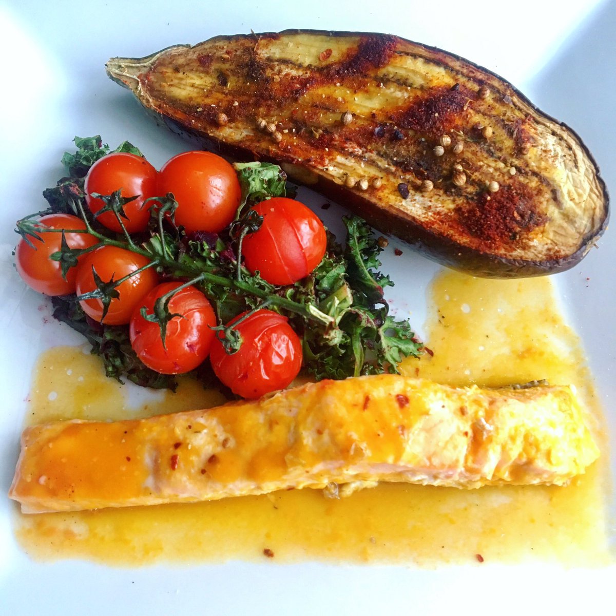 Dinner with a little help from my friends <a href="/SavseSmoothies/">Savsé</a> &amp; <a href="/OTEsuperfoods/">OfTheEarthSuperfoods</a> #quick #recipes #healthy #love #london #paleo #girl