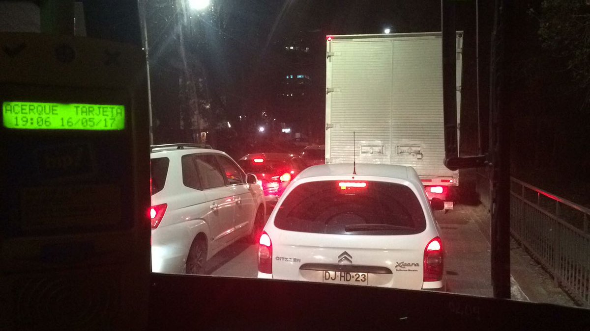 nvactapersonal's tweet photo. En #HoraPuntaPM, algunas avenidas y autopistas tienen trafico recargado. Conductores viajan con precaucion por tu seguridad.
#STPMet https://t.co/jMSN9zgLfK