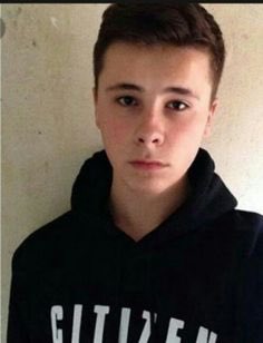 theinternetphan's tweet photo. can we just appreciate dans brother https://t.co/405Y8HFzY9