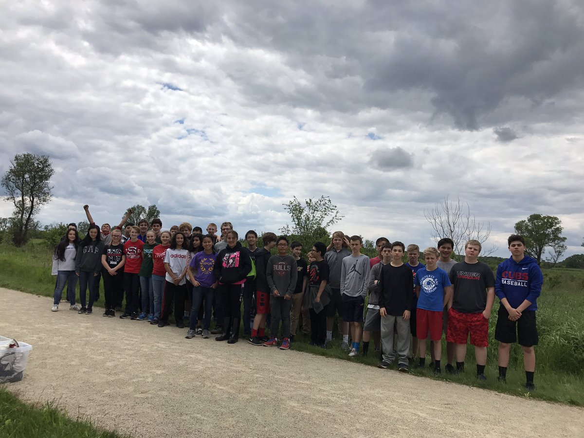 MrsJRedding's tweet photo. Group 2 tackling the buckthorn! #LearningFSD79 @SYmathprobs @FSD79 https://t.co/ytuY1O0Tk6