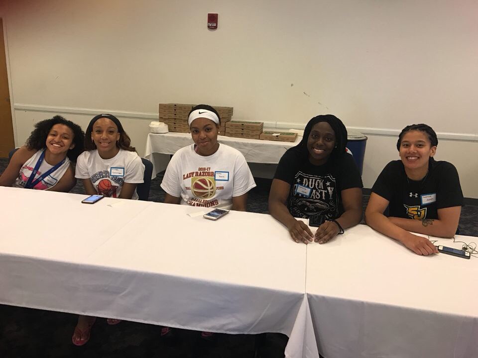 MemphisWBB's tweet photo. Happy #TigerTuesday from our newest Tigers! https://t.co/QFOfPwZVUH