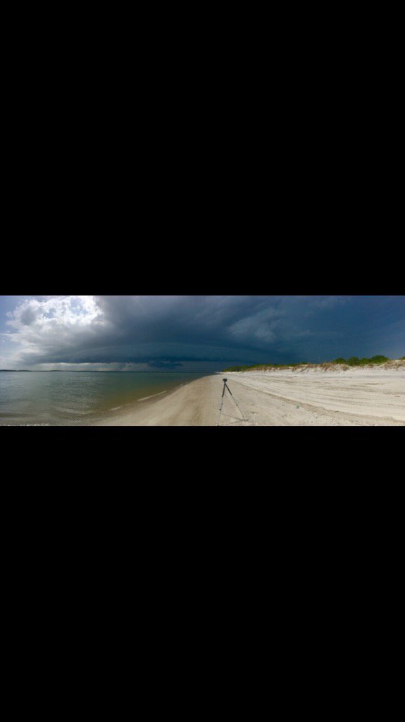 GaughanRogue's tweet photo. Severe storms building SW #Duval and Baker Counties this pic Nassau Sound #storm @spann @wjxt4 MarkGearis @StormPins https://t.co/htOzIRpJV9