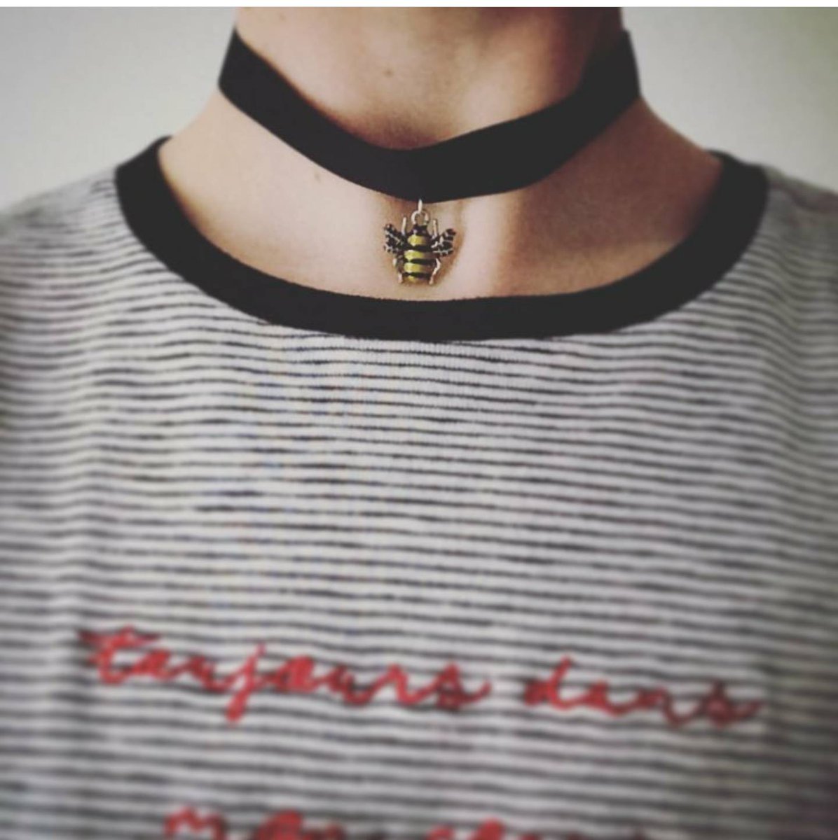 Hiya #SmallBizHour 👋. Still have the #BumbleBee choker in stock ow.ly/AuZ830c8WXr #ChokerNecklace #Bee #Handmade #Etsy #BeePendant