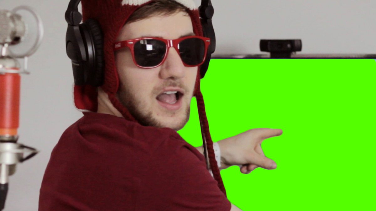RobertIDK's tweet photo. Found this screenshot while going through footage, and decided to take care of the hard part for you guys. Have fun! https://t.co/0BAl9vKt1s