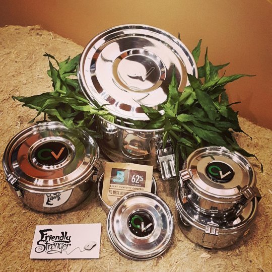 friendlystrnger's tweet photo. CV Containers from small to large - Keep it fresh y'all
#thefriendlystranger #cannabiscultureshop #queenwest #can… https://t.co/MczltKriPL https://t.co/VbF0ssogIL