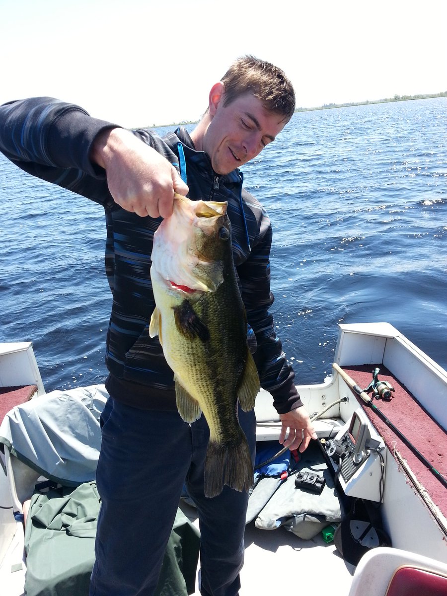 Fishin_Ontario's tweet photo. Not in season, but a nice surprise while trolling for pike. https://t.co/GBxYiu1Hmv