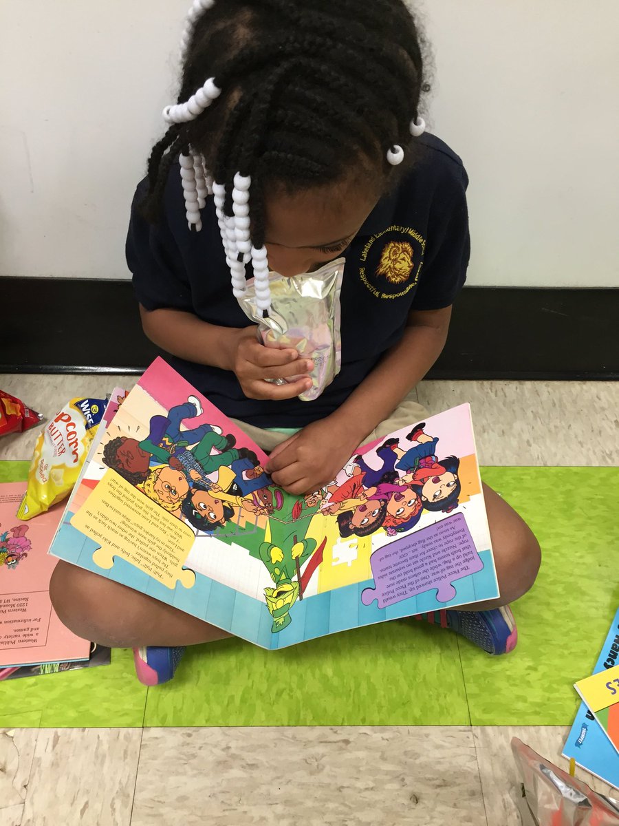 MsZelmans_Class's tweet photo. Thank you @BaltReadby3rd for sponsoring our summer reading kickoff! We got books, met local librarian and had a rdg "picnic"  #Lakeland12 https://t.co/RTgNzeuyje