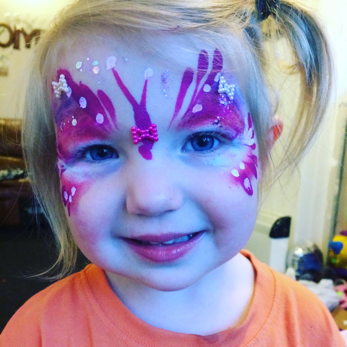 carolinesfaces7's tweet photo. #pixiepaint My beautiful daughter Bobbi rose πΉ #facepaint #facepainting #facepainter #butterfly #teardrops https://t.co/Vs4AZmXJhq