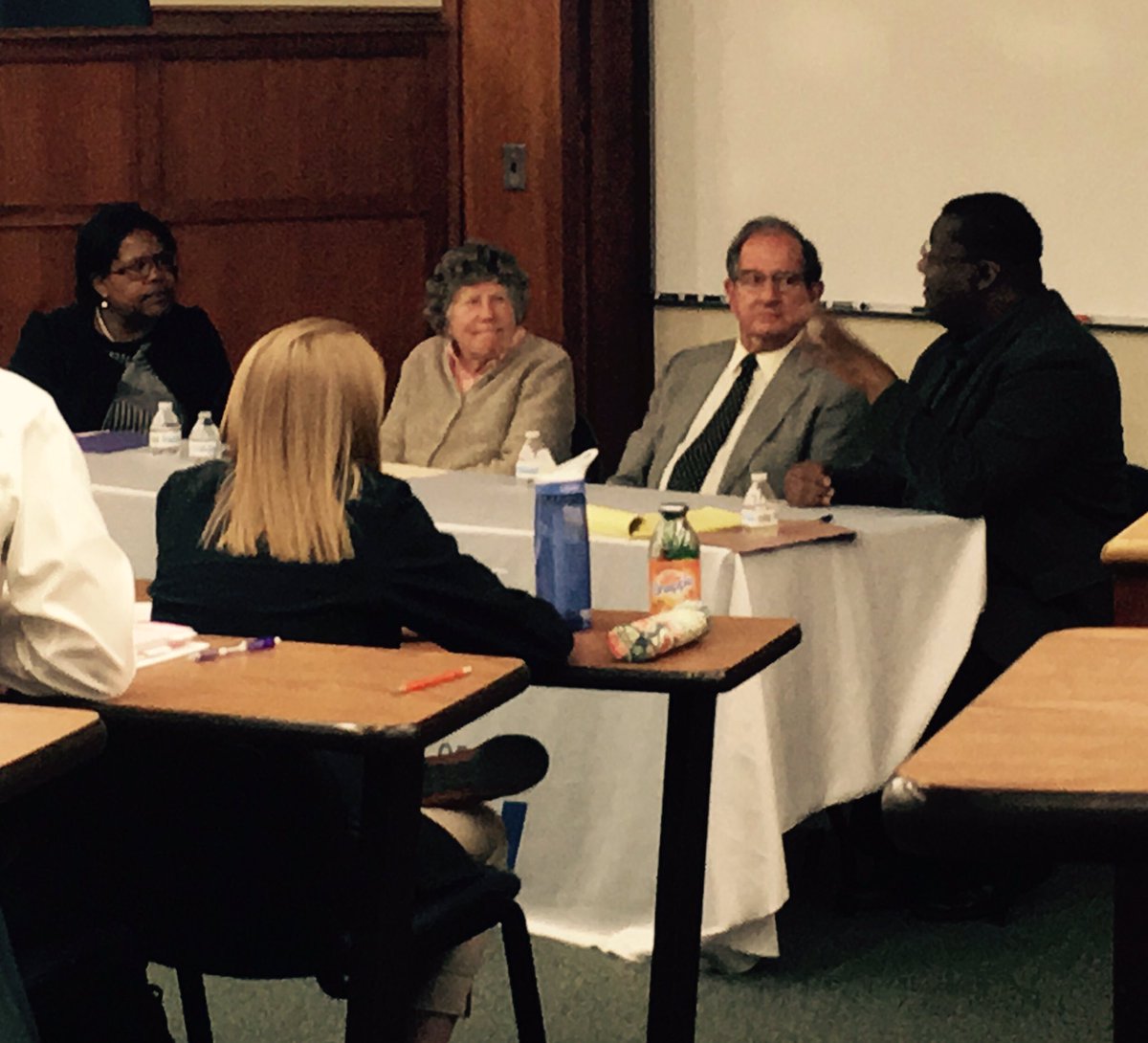 heidi_gage's tweet photo. A warm welcome to our @lsacdiscoverlaw PLUS participants from the @umainelawdean and the @umainelaw board of visitors. #mainelawplus https://t.co/OXmp2BM6Ig