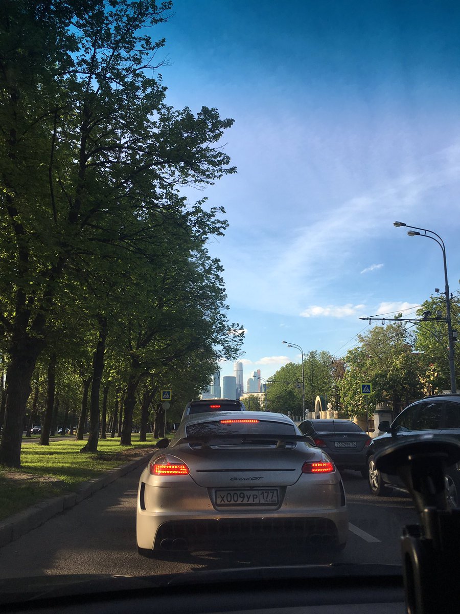 LerkaSL's tweet photo. 1. Как похудеть? 
2. Как перестать быть тп и не фоткаться в лифтах?
3. Как свалить по-тихому в Италию? https://t.co/hwTrMGTMpw