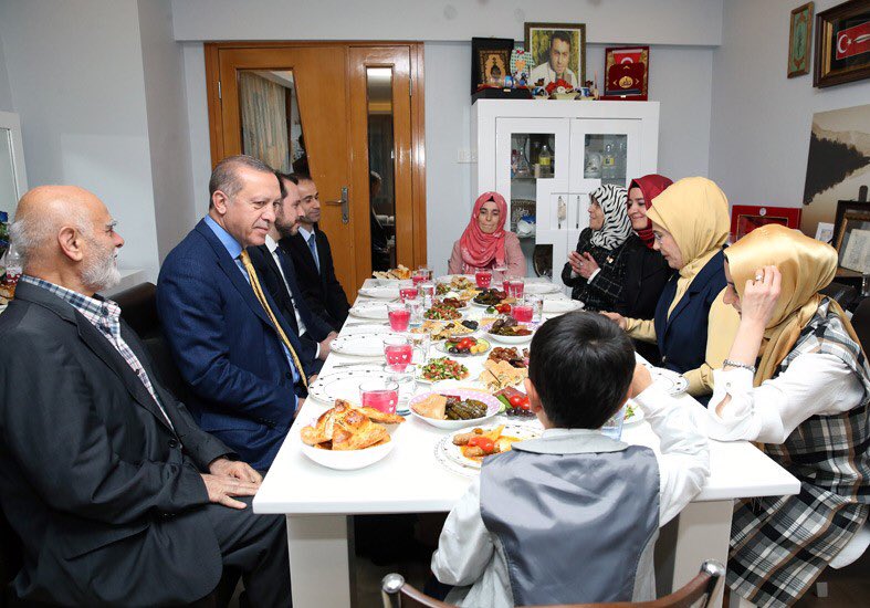 tcbestepe's tweet photo. Cumhurbaşkanı Erdoğan, Şehit Ailesiyle İftar Yaptı https://t.co/hYToKTmv2P https://t.co/MGcQ0MxeqF