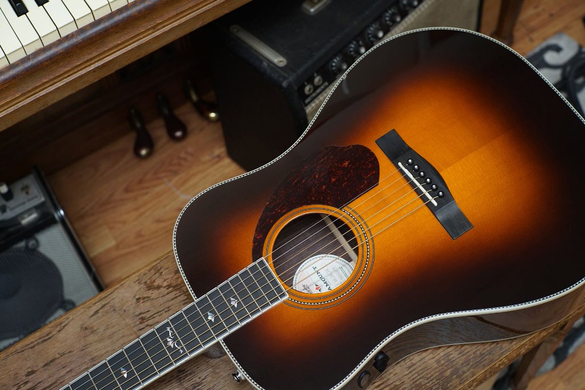 Fender's tweet photo. #Tuesday evening necessities? Fender Paramount Series acoustic and your creative space. 

https://t.co/jVBVuBrPjj https://t.co/vJ03AXY1pt