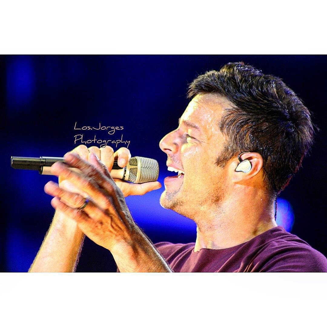 RM_Forever1's tweet photo. @Regrann from @los.jorges  -  #rickymartin #2danochedeconcierto #plazadeToros #Valencia #Valencia2 #oneworldtour  @ricky_martin 😍 😍 😍 😍 https://t.co/aGy8nBtZ5F