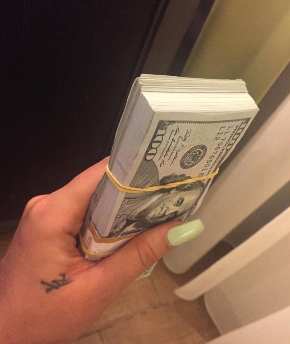 MonsJB1D's tweet photo. Si me pagaran por andar votando por @Luis_AcaShore #PremiosMTVMIAW #MTVPAPIACAPOTRO https://t.co/pO5I0LCUTF