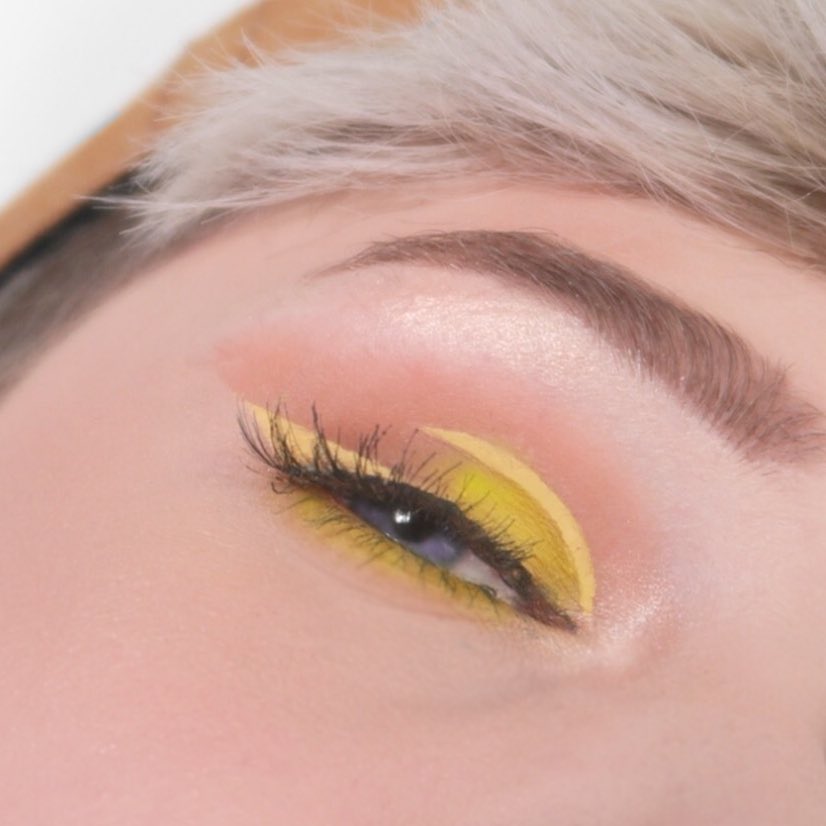 RowseJohn's tweet photo. Yellow summer vibes😊💛 
🌙insta: john.rowse https://t.co/tfmA5hlEe6