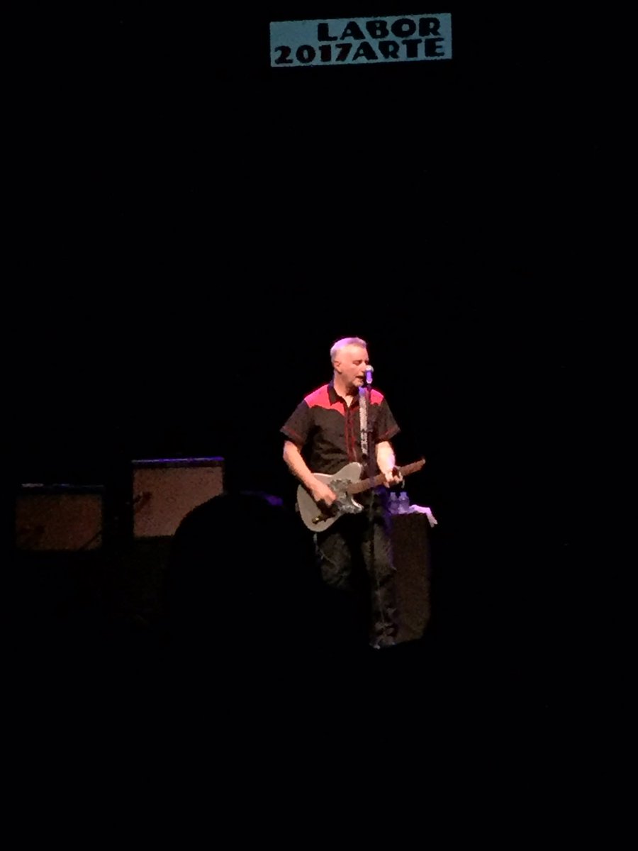 Modernabis's tweet photo. Como mola @billybragg y como te remueve por dentro el tío. https://t.co/c880dSY2fB