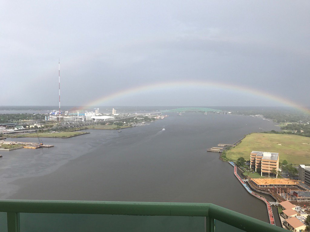 hw656's tweet photo. Looks like a good sign for the Jaguars! Maybe a pot of gold at the end https://t.co/5I1jkjGSDh