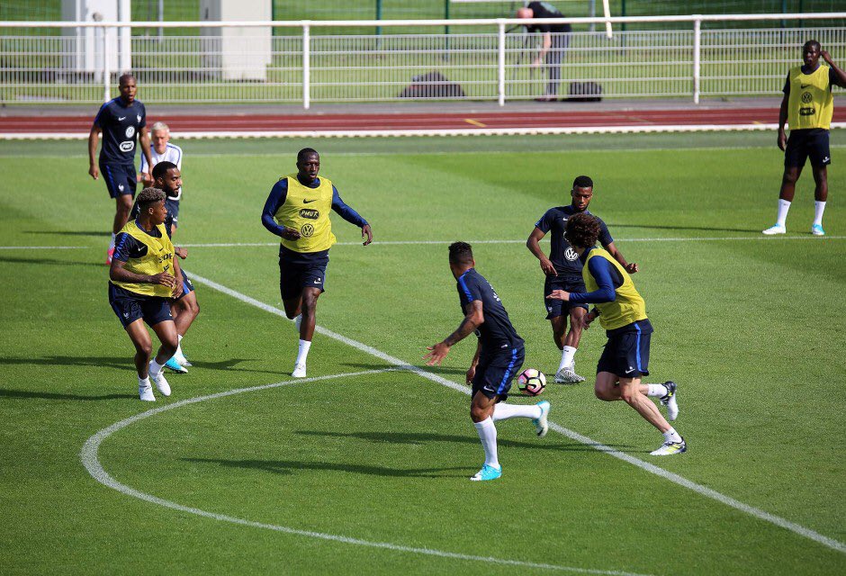 equipedefrance's tweet photo. 📸Un petit tour sur notre site pour voir toutes les photos du jour avant d'aller au lit? 😉
👉 https://t.co/zONnq7kd5g https://t.co/p7JfFPq3ZF