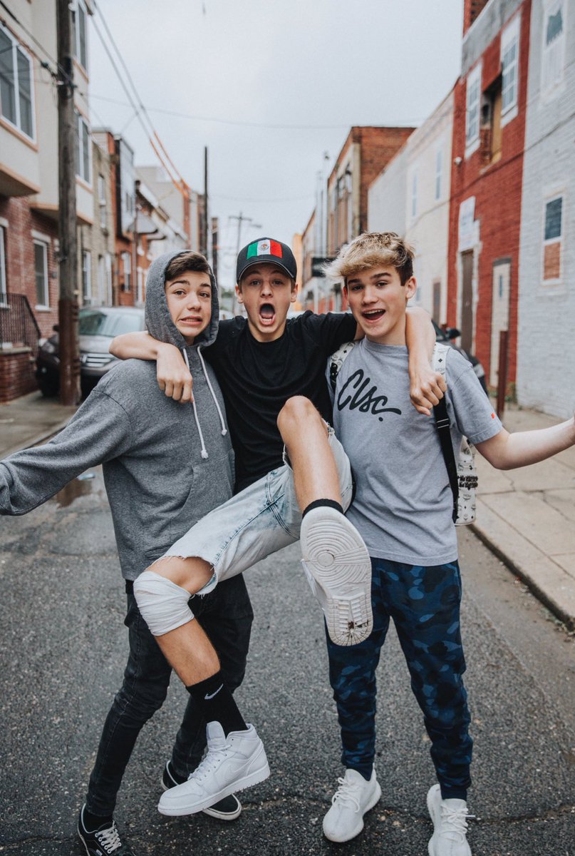 duhitzmark's tweet photo. Tienes un nombre o te puedo llamar mía❤️ https://t.co/nuG3MhNnQ6