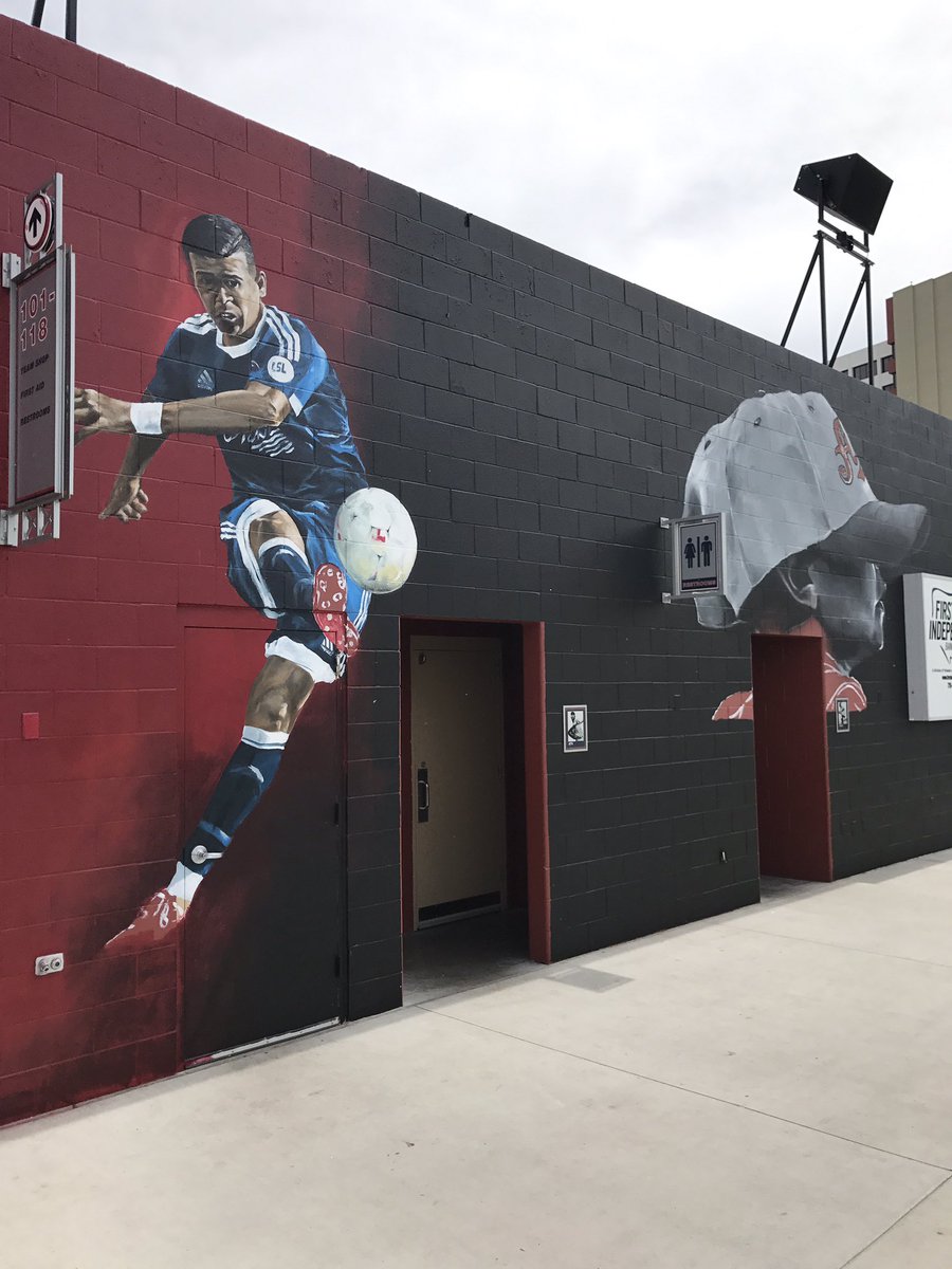 EricBallpark's tweet photo. #muraltimelapse today features a finished @juniorburgos10 and gray scaled young @aces fan. So cool seeing it come to life. https://t.co/2uN5HcwAIT