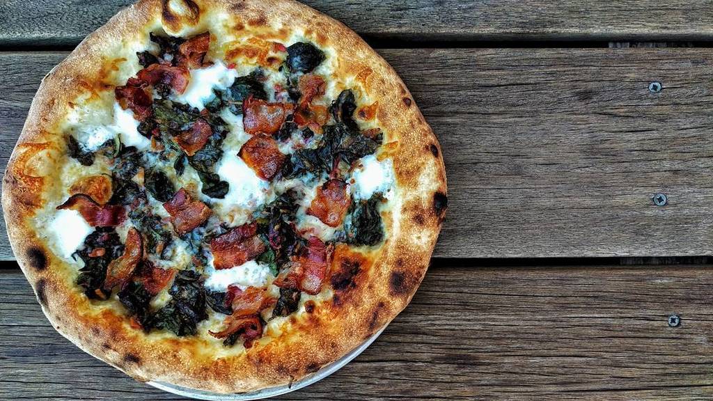 BravaPizza's tweet photo. On deck this week.

Garlic infused evoo, rainbow chard, house made bison sausage, smoked provolone and fresh mozza… https://t.co/j5D7xIKPwz https://t.co/NKXj6X0AD0