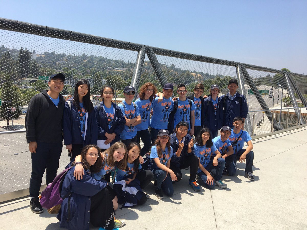 NohoRobo's tweet image. Thank you to @FilizLA and everyone at Comcast for having us today! #studentmentorappreciation