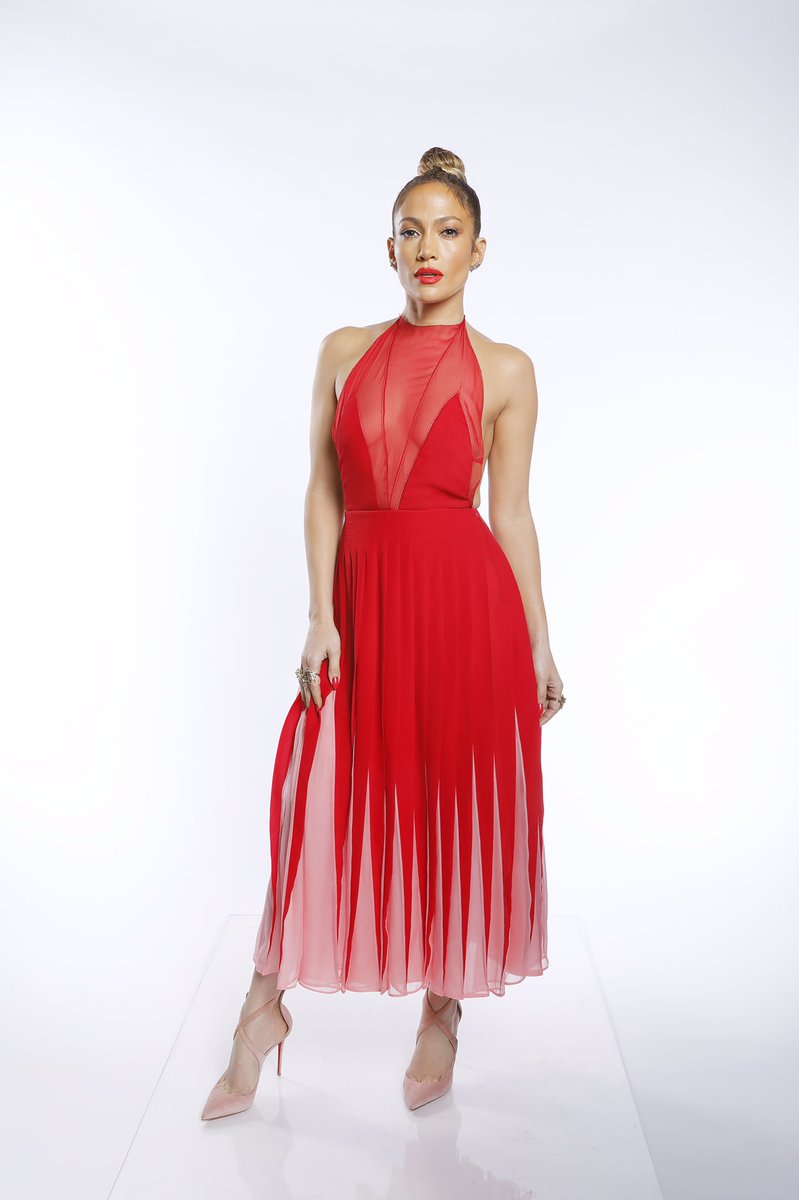 #JenniferLopez’s look on tonight’s premiere of #WORLDOFDANCE on #NBC:
Dress: #Valentino
Shoes: #ChristianLouboutin
Jewelry: #Hstern