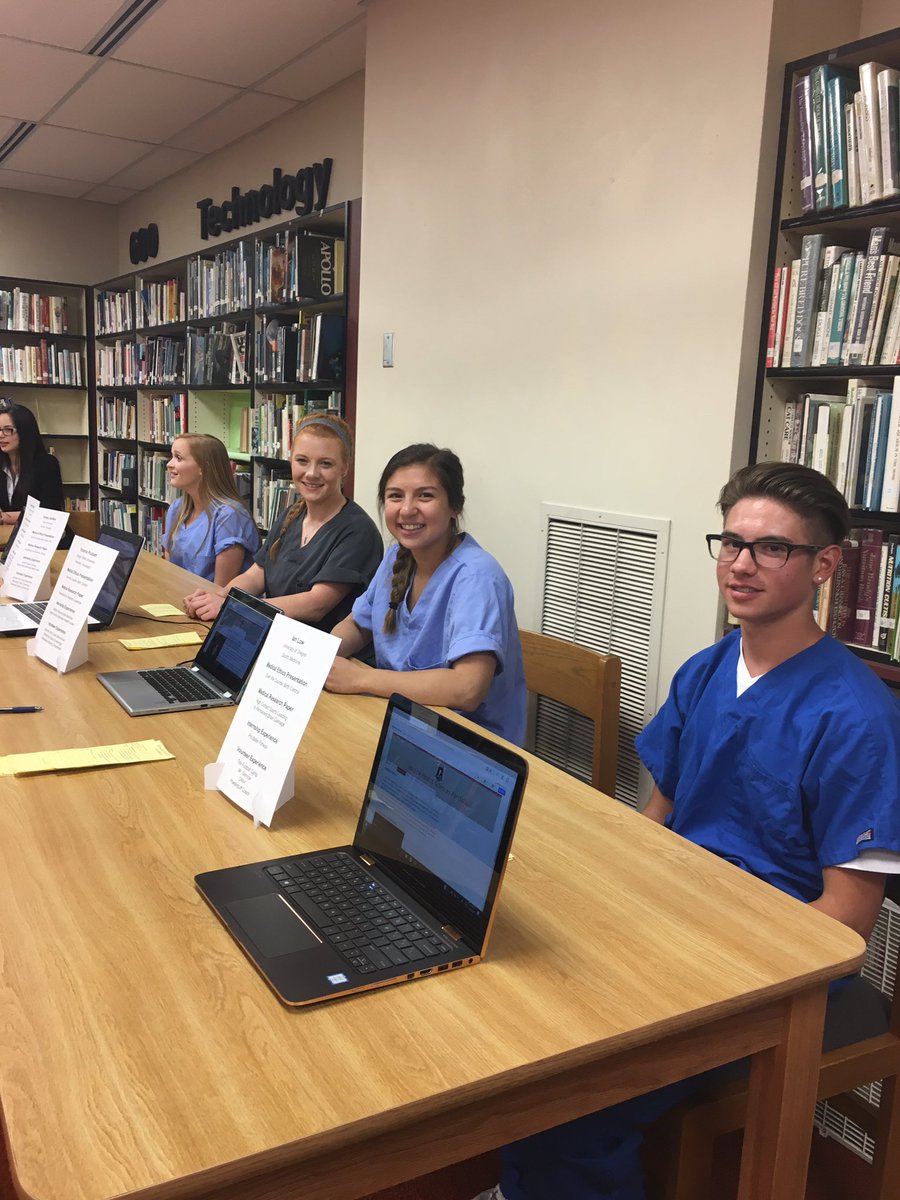 HSD_CCP's tweet photo. Glencoe Health Science students showcasing projects &amp; professional digital portfolios @hillsboro_sd @GlencoeHS #careersndcollegeready https://t.co/TE5UwoLDdx