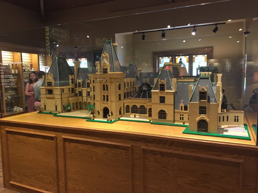 LSwingRealtor's tweet image. #biltmore estate Lego project. Bet this was fun!!